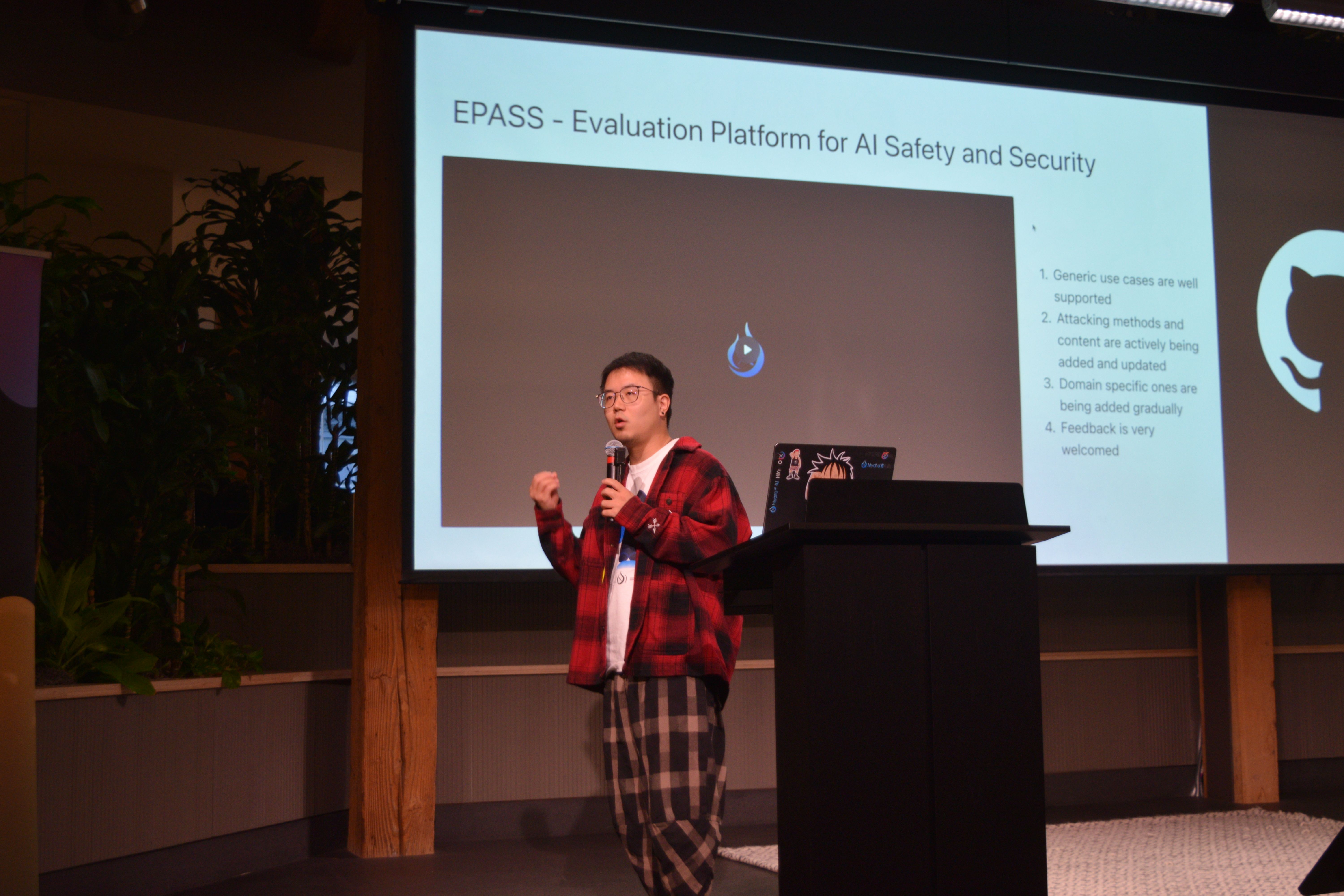 Zhuo Li speaking at Sep Unstructured Data Meetup with the AI Alliance